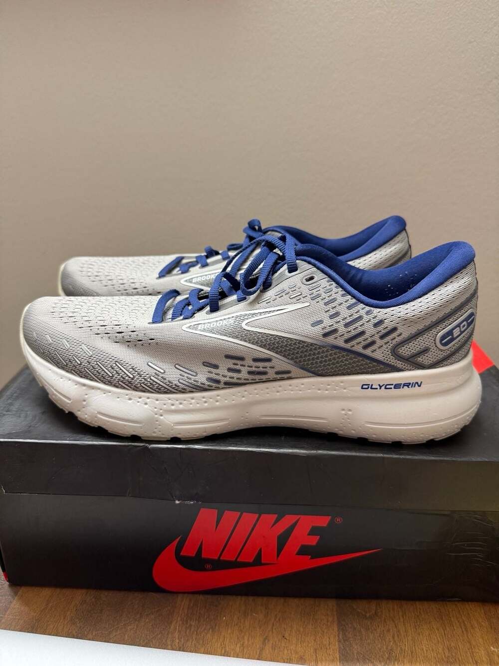 Brooks Glycerin 20 Size 11 Gray Blue Running Shoes